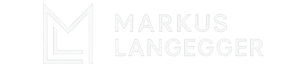 Weißes minimalistisches Logo mit den Initialen M und L sowie dem Schriftzug Markus Langegger auf schwarzem Hintergrund